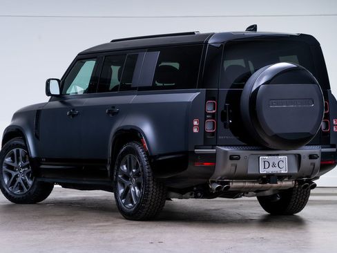 Used 2025 Land Rover Defender 130 V8 AWD/4WD image 4