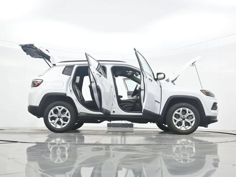 Used 2025 Jeep Compass Latitude AWD/4WD image 43