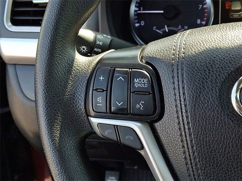 Used 2019 Toyota Highlander AWD V6 image 23