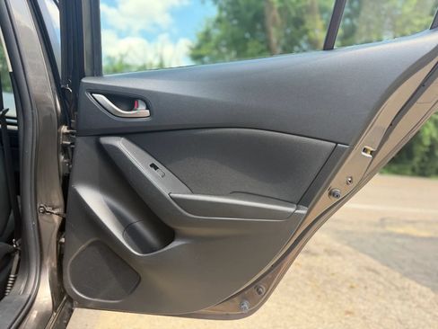 Used 2016 MAZDA MAZDA3 i Sport FWD image 31