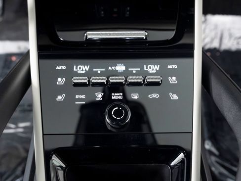 Certified 2024 Porsche Cayenne Coupe AWD/4WD image 31