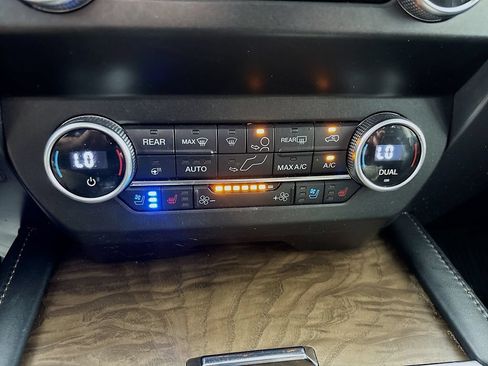 Used 2020 Ford Expedition Platinum AWD/4WD image 18