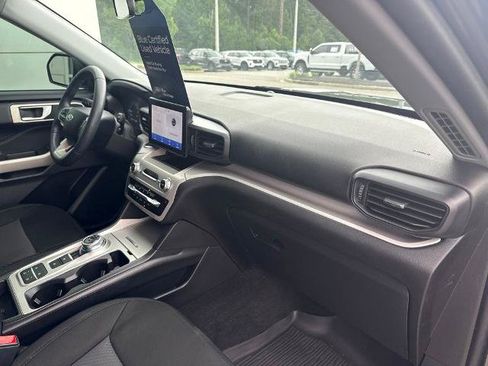 Certified 2024 Ford Explorer XLT RWD image 33
