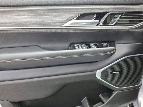 Used 2024 Jeep Wagoneer L Series II w/ Flexible Seating Group image 12