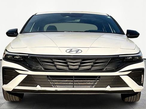 Certified 2025 Hyundai Elantra Sport image 3
