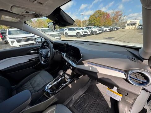 New 2026 Chevrolet Trax LT w/ Driver Confidence Package image 15