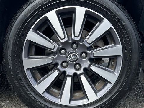 Certified 2019 Toyota Sienna XLE w/ XLE Navigation Package AWD/4WD image 30