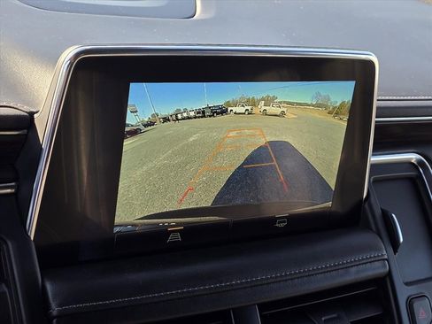 Used 2022 Chevrolet Suburban Z71 image 5