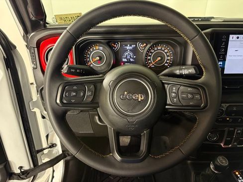 Used 2024 Jeep Gladiator Sport AWD/4WD image 19