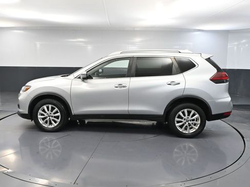 Used 2020 Nissan Rogue SV image 9