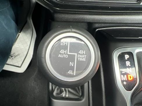 Used 2021 Jeep Wrangler Unlimited Sahara w/ Uconnect 4C Nav & Sound Group AWD/4WD image 31