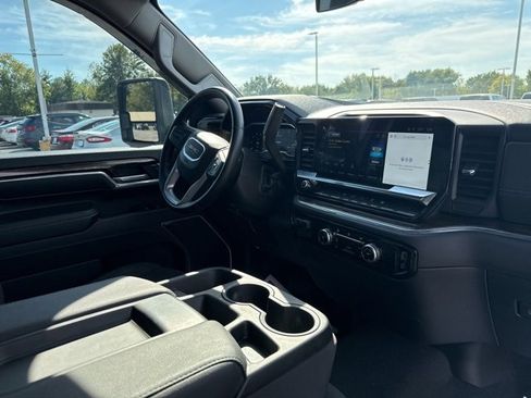 Used 2024 GMC Sierra 2500 SLE image 13