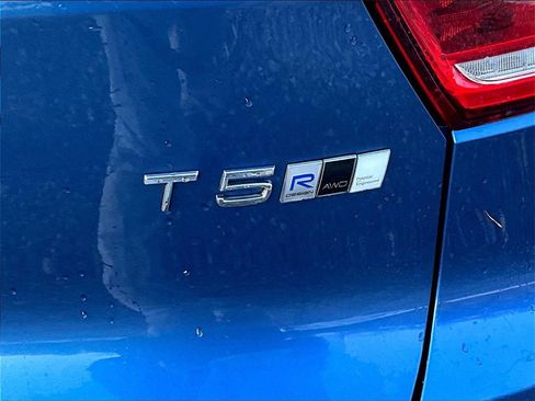 Used 2020 Volvo XC40 T5 R-Design w/ Protection Package Premier image 8