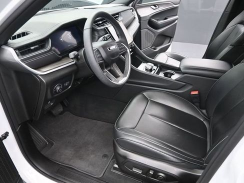 Used 2024 Jeep Grand Cherokee Limited image 9