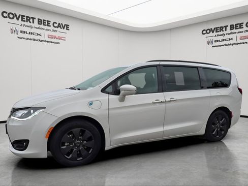 Used 2020 Chrysler Pacifica Limited w/ S Appearance Package image 4