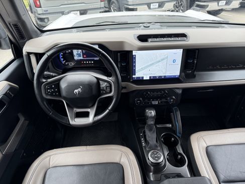 Used 2023 Ford Bronco Wildtrak image 14