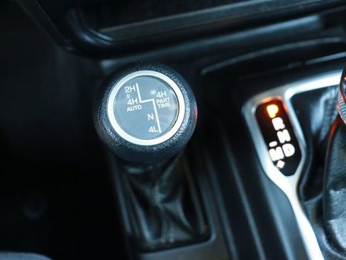 Used 2024 Jeep Wrangler Sahara image 19