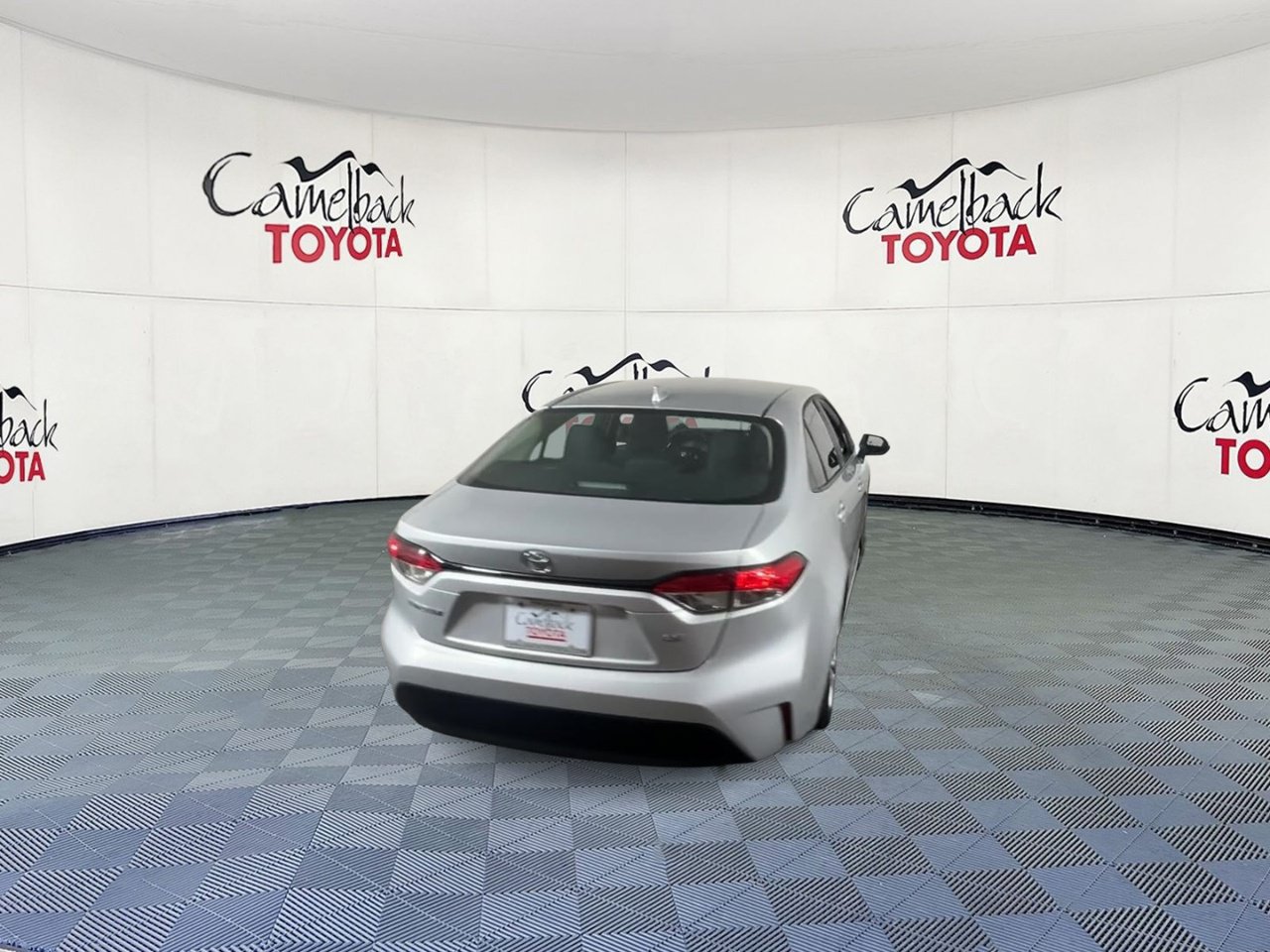 Used 2025 Toyota Corolla LE FWD image 9