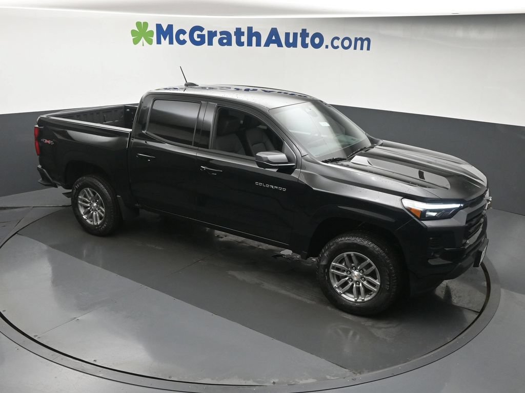 New 2026 Chevrolet Colorado LT w/ LT Convenience Package AWD/4WD image 3