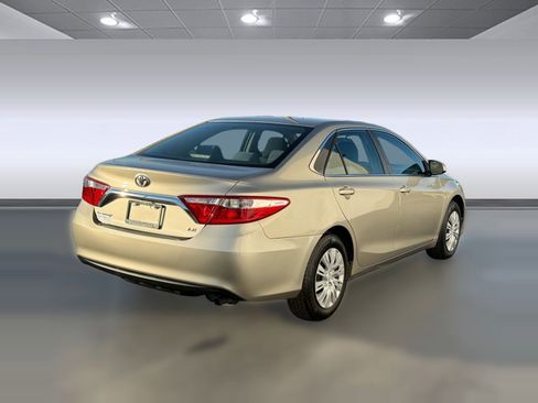 Used 2015 Toyota Camry LE image 8