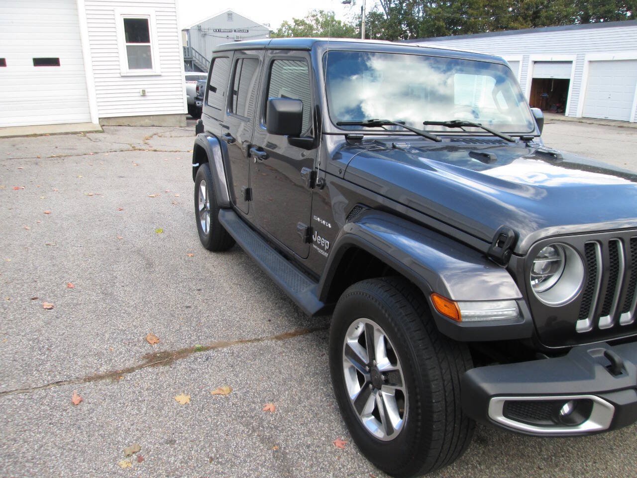Used 2018 Jeep Wrangler Unlimited Sahara w/ Dual Top Group AWD/4WD image 5