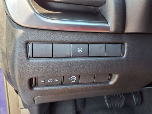 Used 2023 Nissan Rogue SV image 6