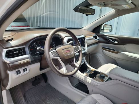 Used 2022 GMC Acadia SLE FWD image 15