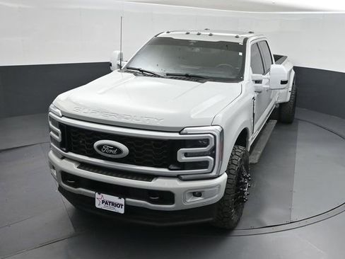 Used 2025 Ford F350 Platinum w/ FX4 Off-Road Package image 35