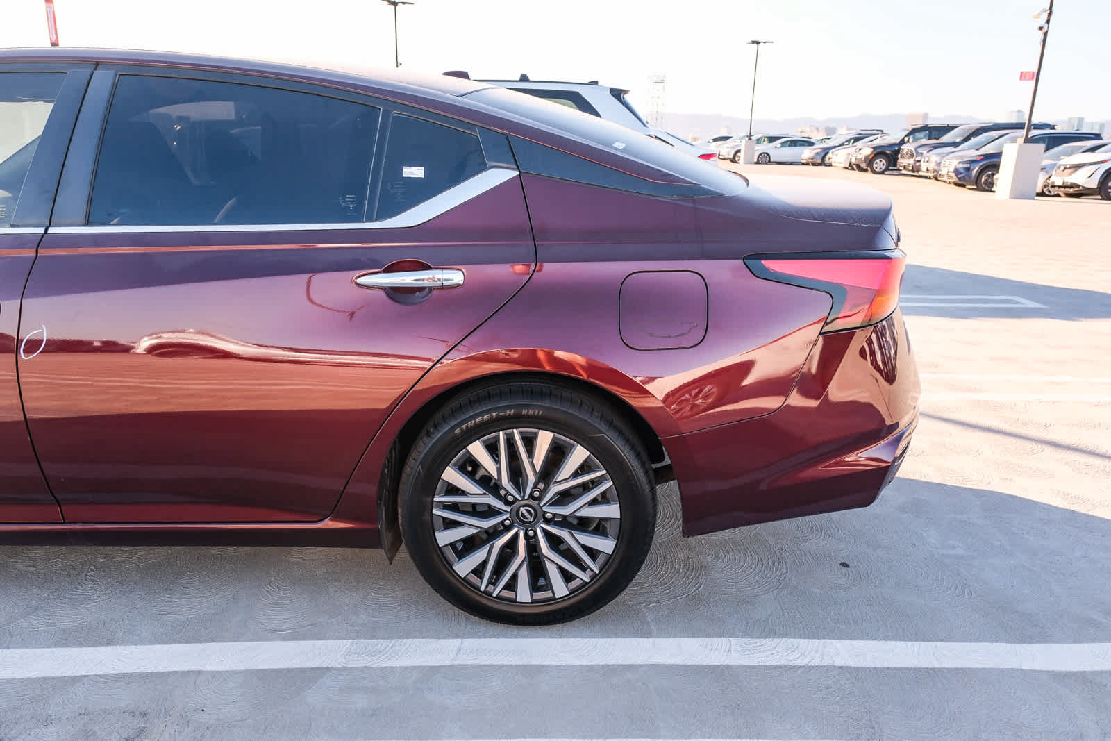 Used 2024 Nissan Altima 2.5 SV FWD image 8