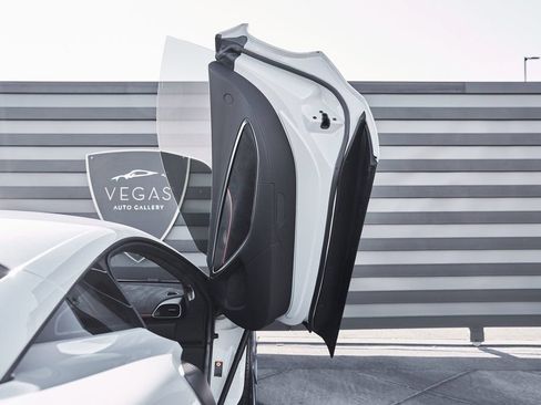 Used 2023 McLaren Artura RWD image 32