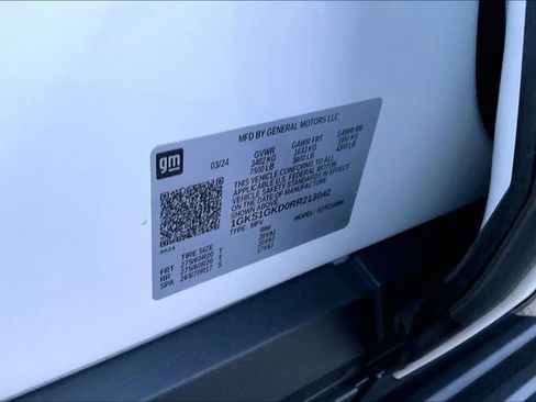 Used 2024 GMC Yukon XL SLT w/ SLT Luxury Package image 14