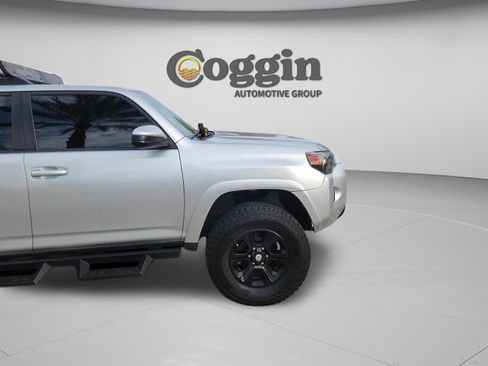 Used 2021 Toyota 4Runner SR5 AWD/4WD image 30