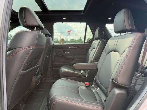 Used 2025 Honda Pilot TrailSport image 19