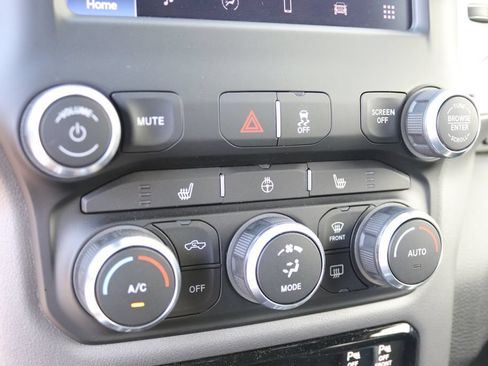 Used 2022 RAM 2500 Big Horn w/ Level C Equiment Group AWD/4WD image 32