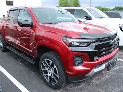 Used 2024 Chevrolet Colorado Z71 w/ Z71 Convenience Package 2 AWD/4WD image 3