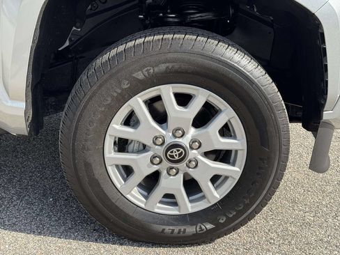 Used 2024 Toyota Tacoma SR5 AWD/4WD image 27