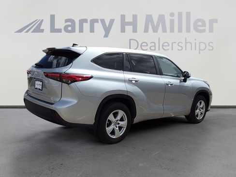 Used 2023 Toyota Highlander L image 5