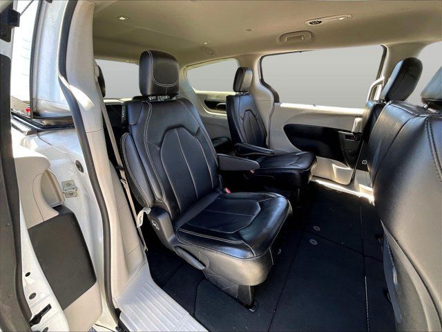 Used 2024 Chrysler Pacifica Touring-L FWD image 26