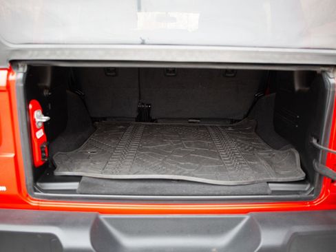 Used 2021 Jeep Wrangler Unlimited Islander image 22