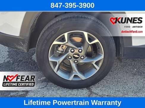 Used 2025 Chevrolet Trax LT FWD image 11