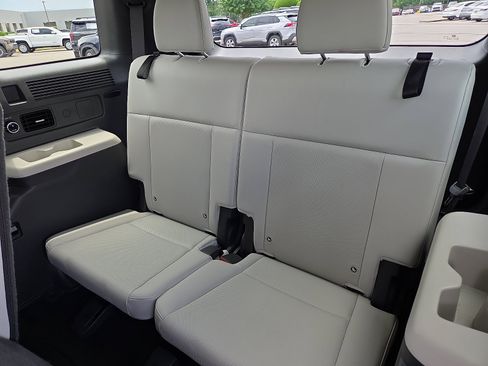 Used 2025 Hyundai Santa Fe SEL FWD image 10