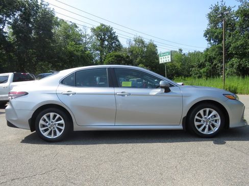 Used 2024 Toyota Camry LE AWD/4WD image 4