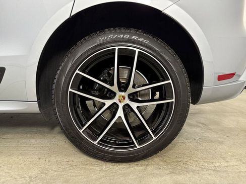 Certified 2024 Porsche Macan AWD/4WD image 14