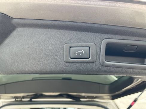 Used 2018 Subaru Forester 2.5i Touring w/ Popular Package #3B AWD/4WD image 21