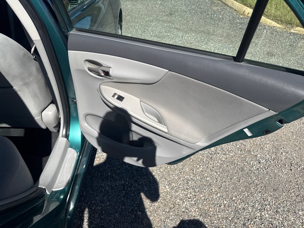 Used 2010 Toyota Corolla LE w/ All Weather Guard Pkg FWD image 22