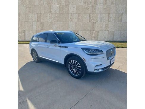 Used 2020 Lincoln Aviator Reserve w/ Equipment Group 201A image 2
