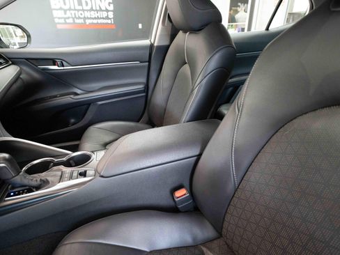 Used 2019 Toyota Camry XSE FWD image 10