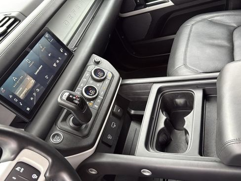Used 2020 Land Rover Defender 110 First Edition image 20