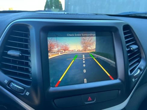 Used 2016 Jeep Cherokee Latitude w/ Cold Weather Group image 30