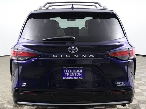 Used 2022 Toyota Sienna Limited image 14